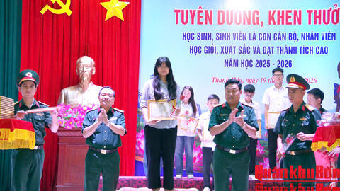 Sư đoàn 341 (Quân khu 4) tuyên dương, khen thưởng 150 học sinh, sinh viên có thành tích cao trong học tập
