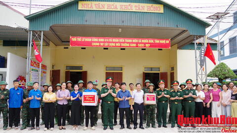 Quân khu 4 kiểm tra nhiệm vụ hành quân dã ngoại làm công tác dân vận tại Nghệ An
