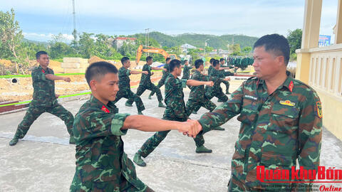 Chiến đấu viên 11 năm liền là Chiến sĩ thi đua