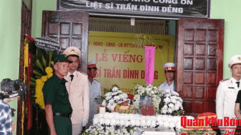 Tiễn đưa liệt sĩ Trần Đình Dẻng về với đất mẹ quê hương