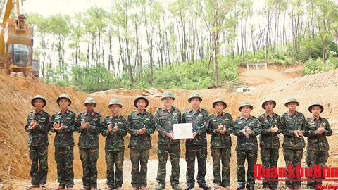 Cục Hậu cần - Kỹ thuật Quân khu 4 kiểm tra, động viên cán bộ, chiến sĩ xây dựng công trình diễn tập