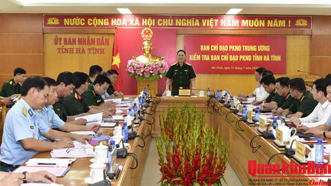 Ban Chỉ đạo Phòng không Nhân dân Trung ương do Thượng tướng Phạm Trường Sơn, Phó Tổng Tham mưu trưởng Quân đội Nhân dân Việt Nam, Phó Trưởng Ban Chỉ đạo Phòng không Nhân dân Trung ương kiểm tra Ban Chỉ đạo Phòng không Nhân dân tỉnh Hà Tĩnh.