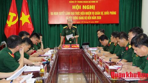 Đại tá Phạm Văn Sâm chỉ đạo các hội nghị Đảng bộ