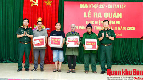 Đoàn Kinh tế - Quốc phòng 337: Hành quân làm công tác dân vận trên địa bàn xã Tân Lập, tỉnh Quảng Trị