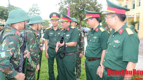 Quân khu 4 kiểm tra sẵn sàng chiến đấu tại Sư đoàn 968