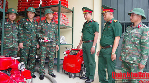 Sư đoàn 324 (Quân khu 4) kiểm tra vật chất, phương tiện sẵn sàng cơ động phòng, chống bão lụt