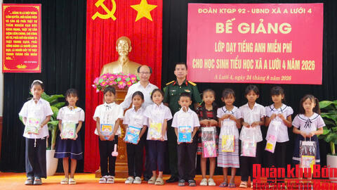 Đoàn Kinh tế - Quốc phòng 92, Quân khu 4: Bế mạc lớp học tiếng Anh miễn phí cho học sinh trên địa bàn