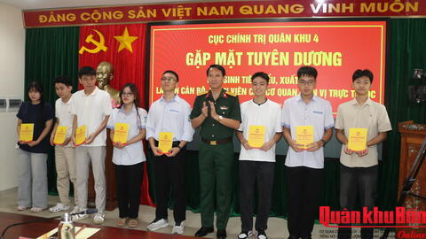 Cục Chính trị Quân khu 4 gặp mặt, tuyên dương con cán bộ, nhân viên có thành tích học tập xuất sắc