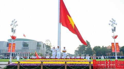 Thiêng liêng Lễ Thượng cờ tại Quảng trường Ba Đình trong ngày Quốc khánh