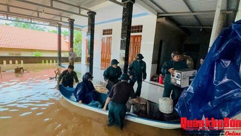 Quảng Trị: Ngập lụt tại nhiều khu dân cư, gần 1.500 cán bộ, chiến sĩ ứng phó mưa lũ