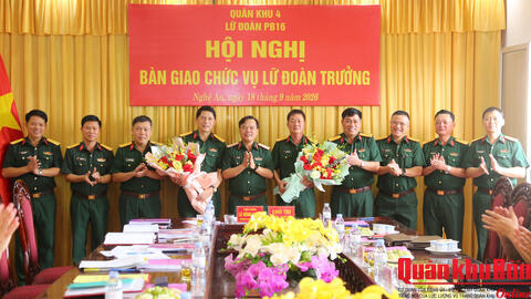 Quân khu 4: Bàn giao chức vụ Lữ đoàn trưởng Lữ đoàn Pháo binh 16