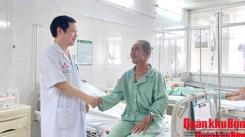 Bệnh viện Quân y 4 lấy 87 viên sỏi đường mật cho bệnh nhân 63 tuổi.
