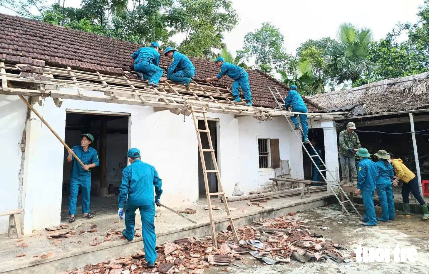 Người dân dỡ nhà, nhường đất làm cao tốc Vinh - Thanh Thủy 24.000 tỉ đồng
