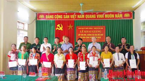 Đoàn Kinh tế - Quốc phòng 4 (Quân khu 4) hỗ trợ thông tin, tuyên truyền cho đồng bào