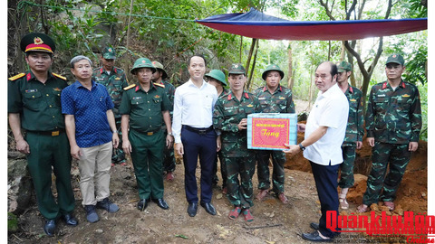 Lãnh đạo Thành phố Huế kiểm tra và động viên Đội 192