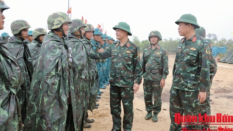Thiếu tướng Hoàng Duy Chiến, Phó Tư lệnh Quân khu 4 thông qua phương án diễn tập thực binh tại Hà Tĩnh