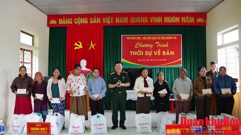 Bộ Chỉ huy Quân sự tỉnh Quảng Trị tổ chức chương trình “Thời sự về bản”