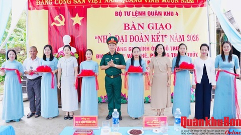 Bộ Chỉ huy Quân sự thành phố Huế: Khánh thành, bàn giao nhà “Đại đoàn kết” tặng gia đình chính sách