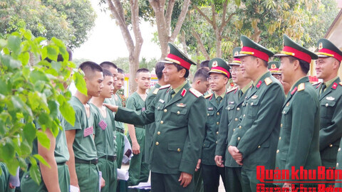Lực lượng vũ trang Quân khu 4 xứng danh truyền thống anh hùng