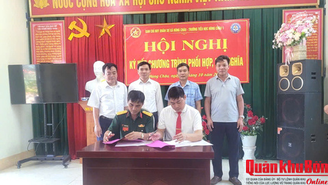 Ban Chỉ huy Quân sự xã Hùng Châu và Trường Tiểu học Hùng Châu 1 ký kết Quy chế kết nghĩa