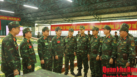 Thượng tướng Đỗ Xuân Tụng kiểm tra, chỉ đạo diễn tập Sư đoàn 324