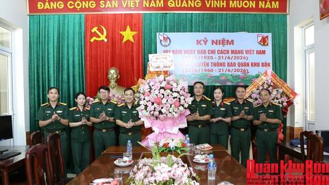 Các đơn vị chúc mừng Báo Quân khu 4 nhân Ngày Báo chí Cách mạng Việt Nam