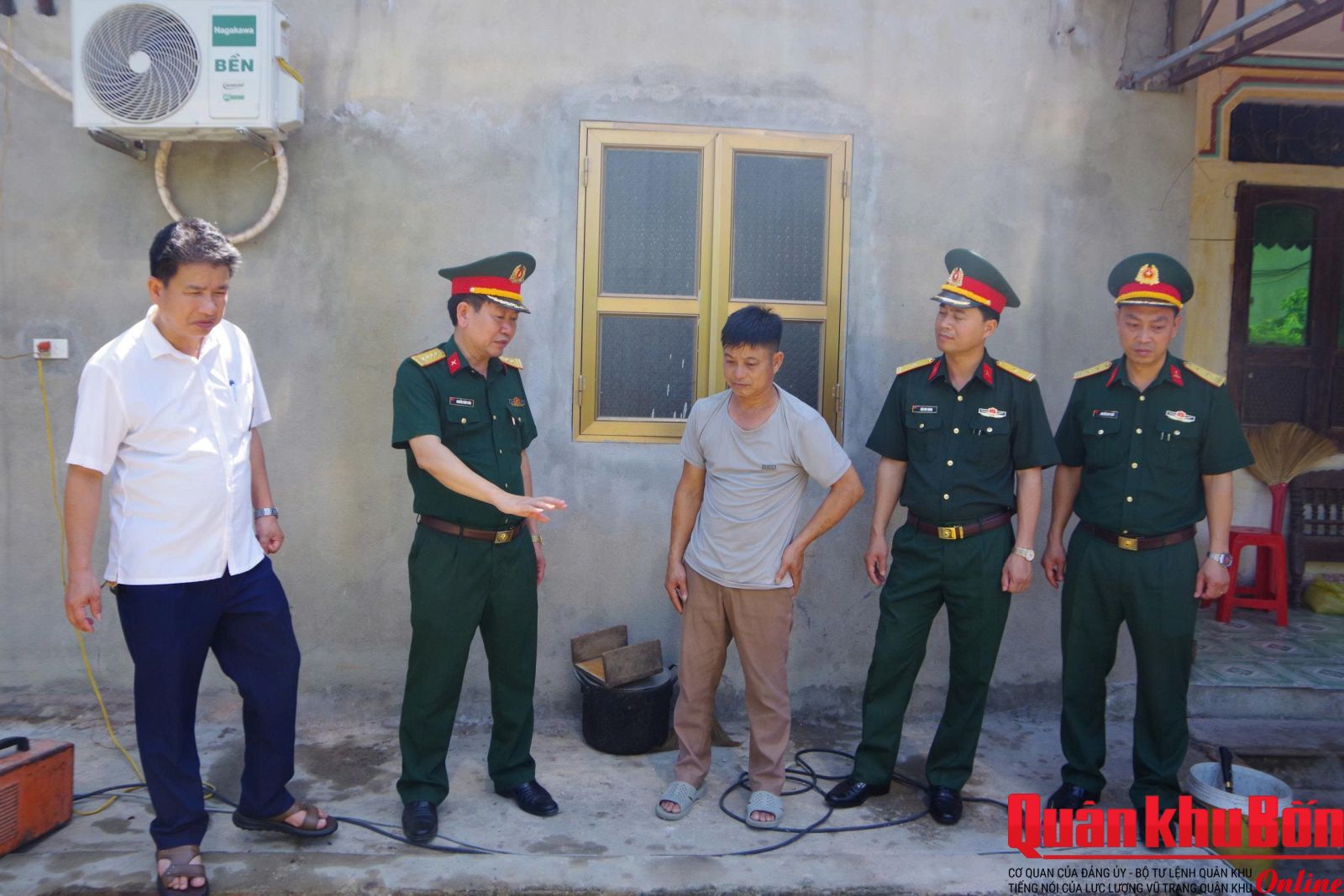 Bộ Chỉ huy Quân sự tỉnh Thanh Hóa hỗ trợ sửa chữa nhà ở cho gia đình nạn nhân chất độc da cam