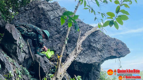 Bộ Chỉ huy Quân sự tỉnh Quảng Bình xử lý an toàn khối đá có nguy cơ sạt lở tại xã Trường Xuân