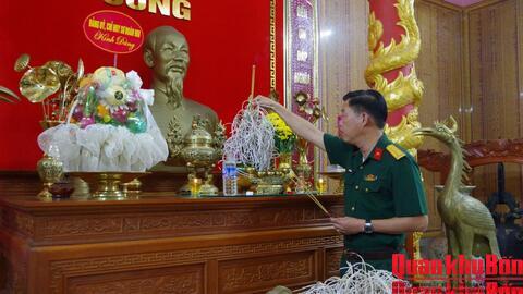 Sư đoàn 968 (Quân khu 4), dâng hoa, dâng hương tưởng niệm Chủ tịch Hồ Chí Minh và các anh hùng liệt sĩ