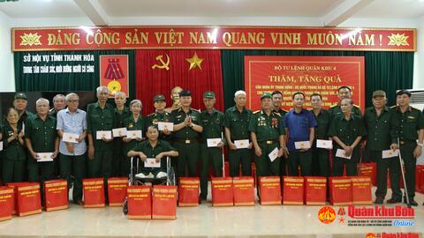 Bộ Tư lệnh Quân khu 4 thăm, tặng quà người có công, gia đình chính sách tại Thanh Hóa