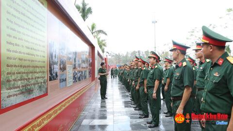 Triển lãm “Lực lượng vũ trang Quân khu 4 - 80 năm xây dựng, chiến đấu và trưởng thành”