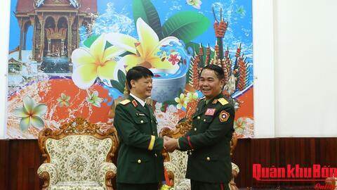 Quân khu 4 chúc Tết Bunpimay tại tỉnh Bô Ly Khăm Xay, Lào