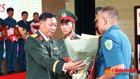 Bộ Chỉ huy Quân sự thành phố Huế công bố quyết định giải thể, thành lập mới 40 Ban Chỉ huy Quân sự cấp xã