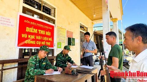 Đồn Biên phòng Châu Khê (Nghệ An) vận động nhân dân giao nộp nhiều vũ khí tự chế và công cụ hỗ trợ