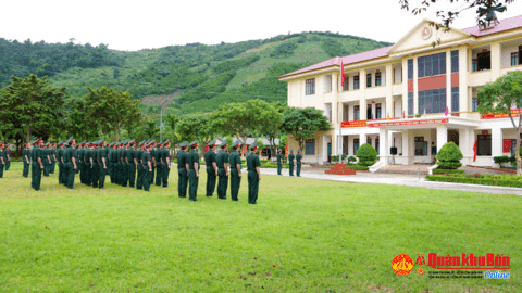 Quân khu 4: Các Ban Chỉ huy Phòng thủ khu vực tổ chức chào cờ đầu tháng