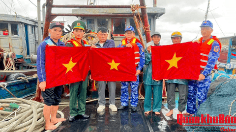 “Đến tận nhà, ra tận bến” – Cách làm sáng tạo, hiệu quả của Bộ Tư lệnh Vùng Cảnh sát biển 1 trong tuyên truyền chống khai thác IUU