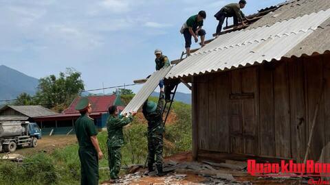 Đoàn Kinh tế - Quốc phòng 4 giúp dân khắc phục hậu quả lốc xoáy