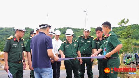 Quân khu 4 kiểm tra xây dựng doanh trại tại Đoàn Kinh tế - Quốc phòng 337