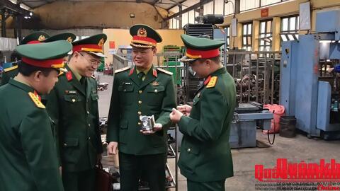 Thiếu tướng Hoàng Duy Chiến, Phó Tư lệnh Quân khu 4 kiểm tra kết quả thực hiện nhiệm vụ năm 2025 tại Xưởng 467