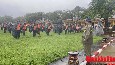 Bộ Chỉ huy Quân sự thành phố Huế kiểm tra công tác ứng phó với bão số 13