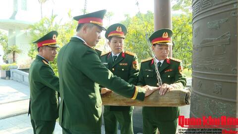 Bộ Chỉ huy Quân sự thành phố Huế tri ân các anh hùng, liệt sĩ nhân ngày truyền thống LLVT thành phố