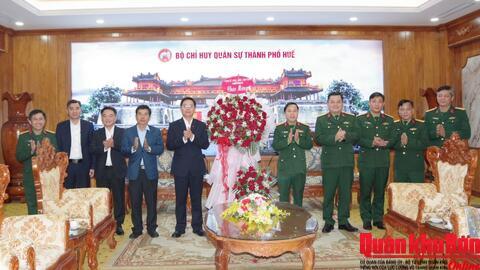 Bí thư Thành ủy thành phố Huế chúc mừng cán bộ, chiến sĩ Lực lượng vũ thành phố Huế
