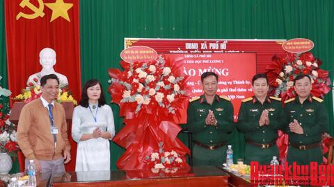 Bộ Chỉ huy Quân sự thành phố Huế thăm, chúc mừng ngày nhà giáo Việt Nam 20/11