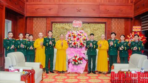 Giáo hội Phật giáo Việt Nam tỉnh Nghệ An thăm, chúc mừng Quân khu 4