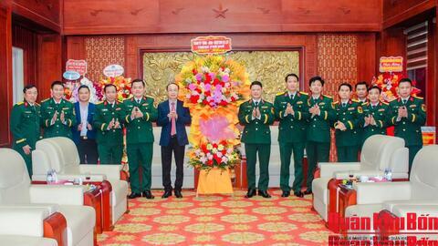 ​​​​​​​Thành phố Huế thăm, chúc mừng Bộ Tư lệnh Quân khu 4