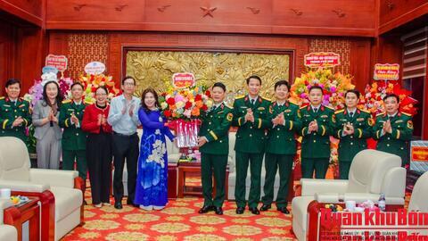 Ban Quản lý Di tích tỉnh Nghệ An và Ngân hàng MB Bắc Nghệ An thăm, chúc mừng Bộ Tư lệnh Quân khu 4