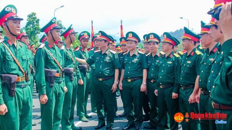 Bộ Tư lệnh Quân khu 4 kiểm tra, động viên lực lượng luyện tập diễu binh A80