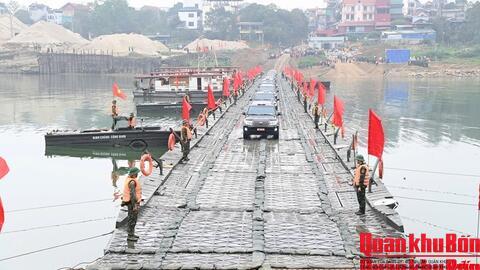 Thủ tướng Phạm Minh Chính gửi Thư khen Quân đội và các cơ quan, đơn vị làm cầu phao qua sông Lô