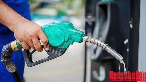 Từ chiều nay (5/3/2026), giá dầu hỏa tăng 7.132 đồng/lít, xăng RON95 vượt 22.000 đồng/lít