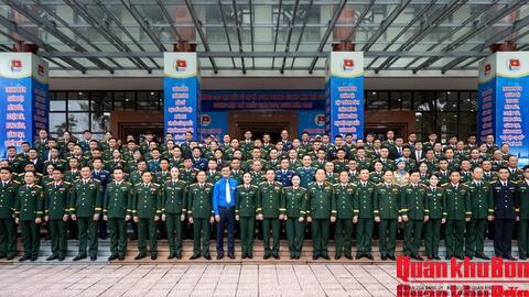 Đồng chí Tư lệnh, Chính uỷ Quân khu 4 dự Lễ tuyên dương Gương mặt trẻ tiêu biểu toàn quân năm 2025